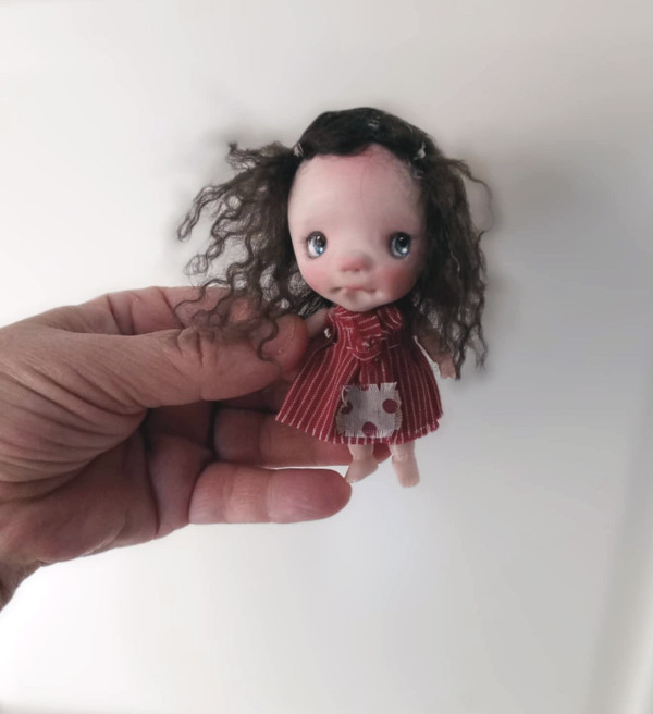 Ava girl OOAK,resin handmade 3.5' doll and outfits
