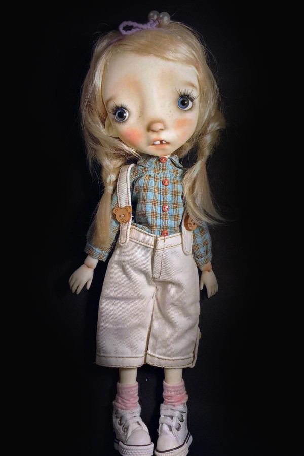 Malisa doll 11.5' with faceup eyes wig and outfits - Image 2