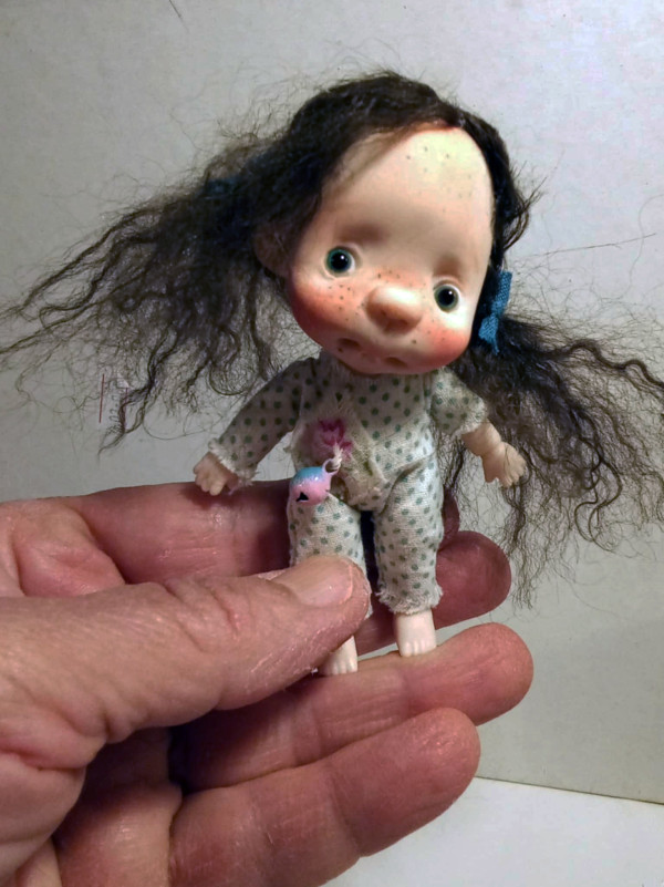 The Lesli girl OOAK,resin handmade 3.5' doll and outfits - Image 4