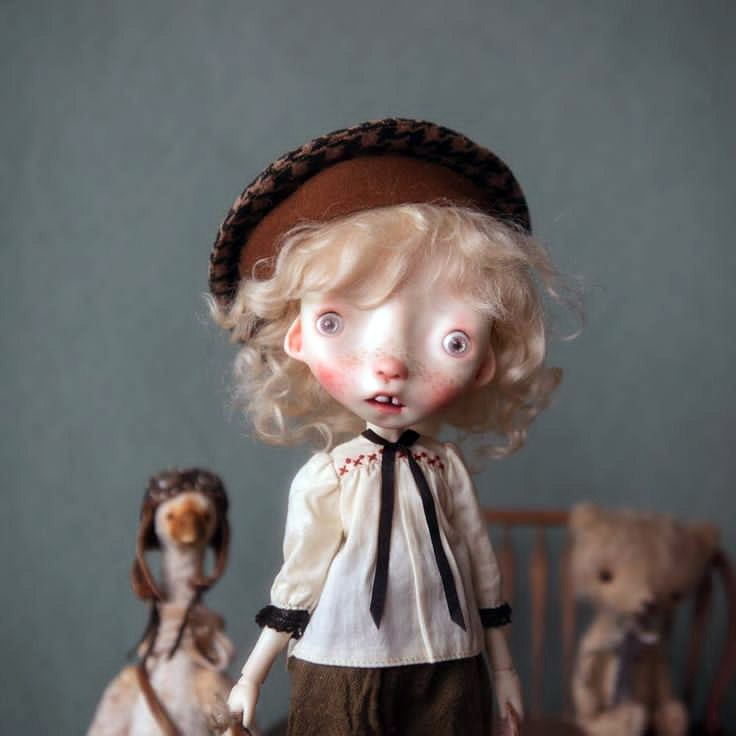 Malisa doll with faceup eyes wig as photos
